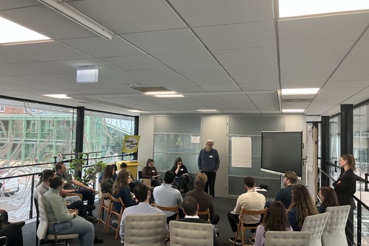 Jonge ambtenaar van het jaar verkiezing gestart [startsessie 1]