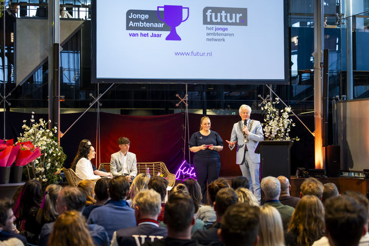 Meld jouw jonge ambtenaar nu aan voor de Jonge Ambtenaar van het Jaar Verkiezing 2026 - Bureaucratie Bestrijders!